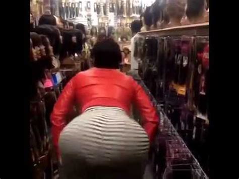 THICK ROUND ASS TWERKING AND CLAPPING YouTube