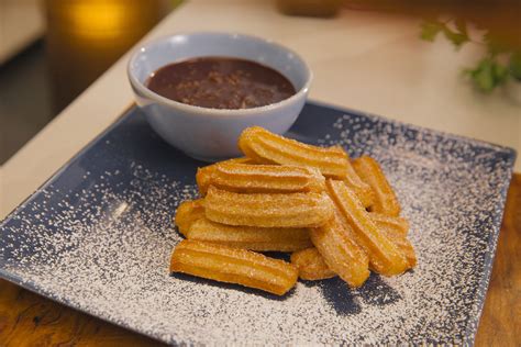Easy Churro With Dark Chocolate And Caramel Dipping Sauce 🤤 Chocolate