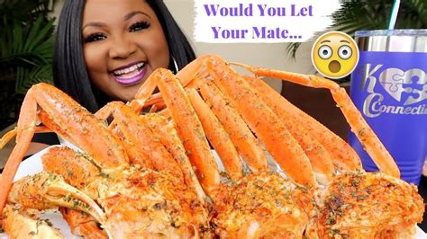 Giant Spicy Snow Crab Legs Seafood Boil Mukbang 먹방쇼 シーフード Garlic