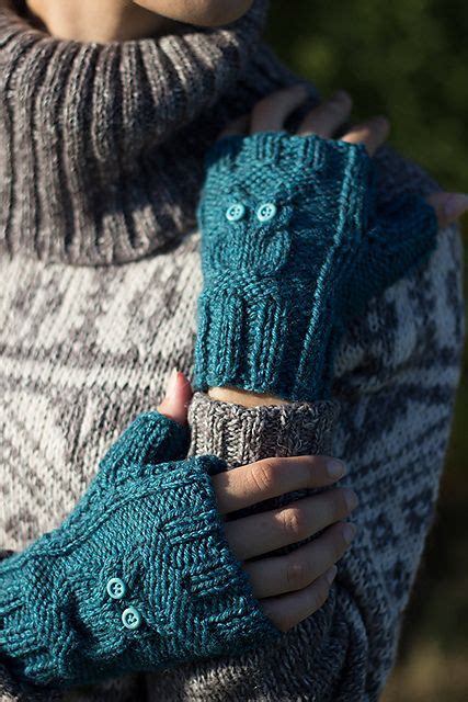 I used julia yarn from zeeman in light grey. free fingerless gloves pattern | Woolly crafts | Pinterest ...