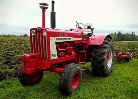 International Harvester 806 Wheatland Tractor Tractors