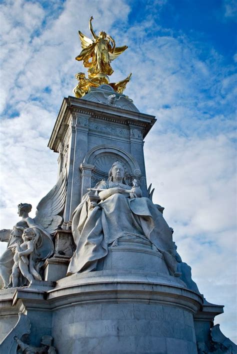 Queen Victoria Memorial London Stock Image Image Of Famous Fountain