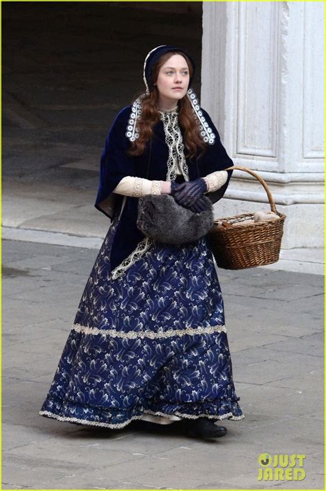 Dakota Fanning Effie In Venice Photo 2605241 Dakota Fanning Emma Thompson Photos Just