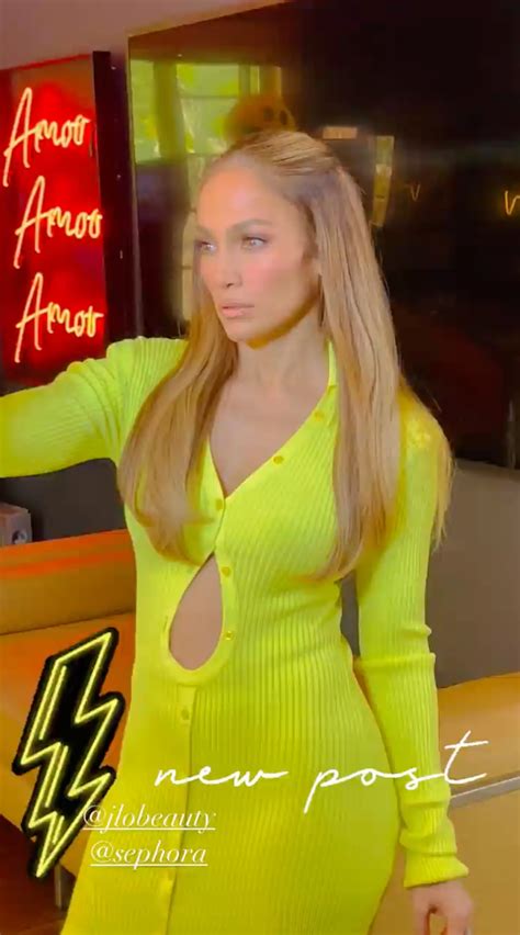 Jennifer Lopez Shows Off Her Abs In A Sexy Neon Cut Out Dress Life And Style