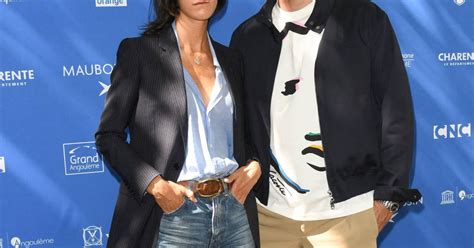 Suzanne lindon, la fille de sandrine kiberlain et vincent lindon, signe son tout premier film seize printemps. Suzanne Lindon (la fille de S.Kiberlain et V.Lindon) et ...