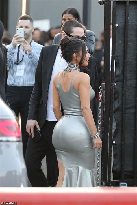 Kim Kardashian Wows In Thierry Mugler At The Kardashians Premiere