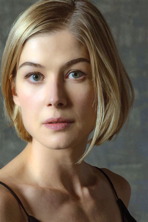 spot inspection the image on your computer desktop with images rosamund pike gone girl