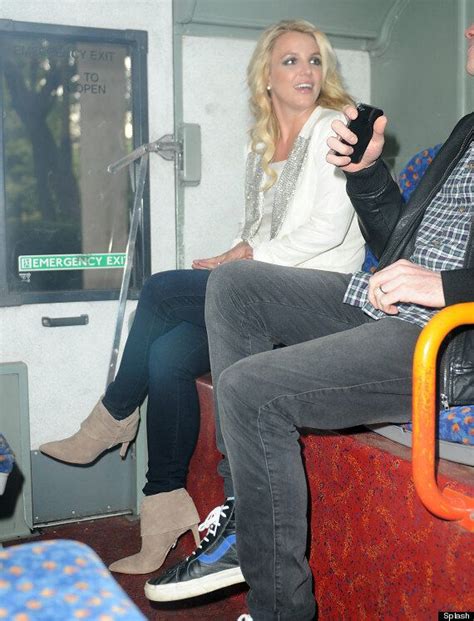 Britney Spears Takes A Tour Around London On A Sightseeing Bus Pics