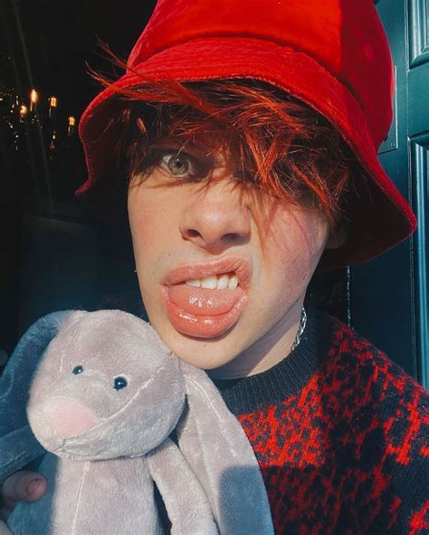 yungblud on instagram “the little things 🖤🩸☠️🩸🖤” in 2021 dominic harrison attractive