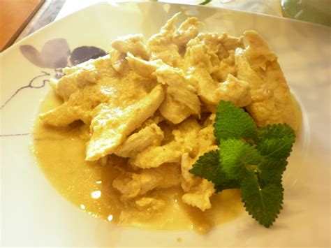 Receta saludable de pollo cremoso con yogur al curry. Pollo al curry
