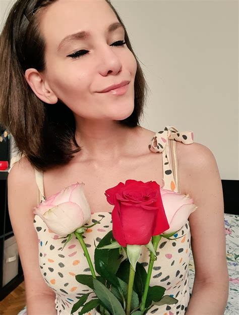 Tw Pornstars Subil Arch Twitter Love The Flowers 🌸🌻 Do You Surprise Your Partner With