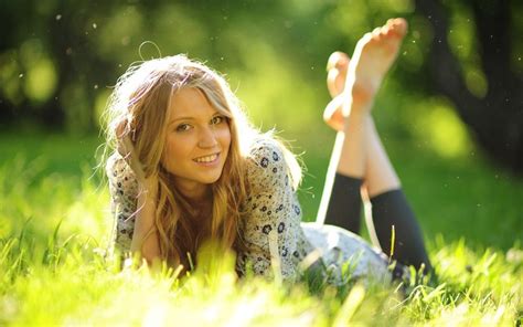 Women Lying Down Blonde Grass Smiling Wallpaper Coolwallpapers Me