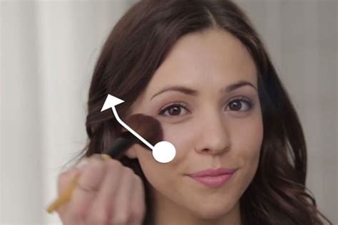 Easy Video Tutorial On How To Apply Blush According To Face Shape