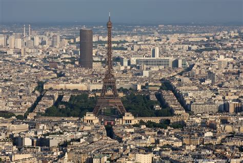 La Tour Eiffel Vue Du Ciel Découvrez De Superbes Photos Aériennes De La Tour Eiffel
