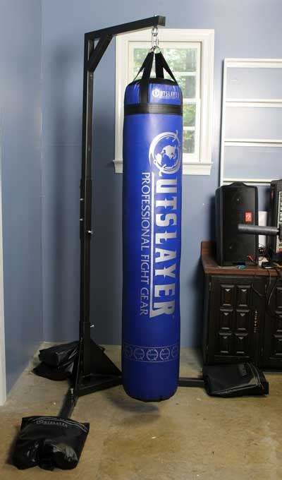 It bag stands hard kicks and punches without falling over and provides. Review: Outslayer Muay Thai Heavy Bag Stand | Kendall ...