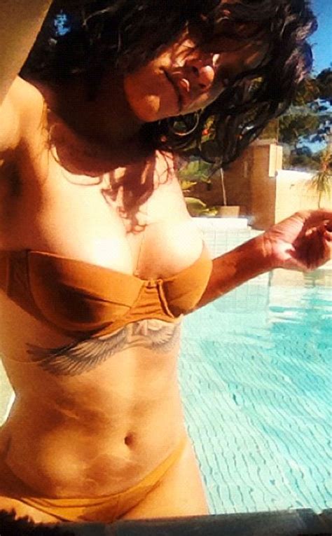 Rihanna Tweets Sexy Bikini Pic Finishes Album E Online