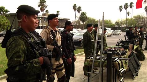 Al encabezar la conmemoración por el día del ejército mexicano, el presidente andrés manuel lópez obrador reconoció su respaldo en las tareas de seguridad y justicia, particularmente en la. 19 febrero Día del Ejército Mexicano - YouTube