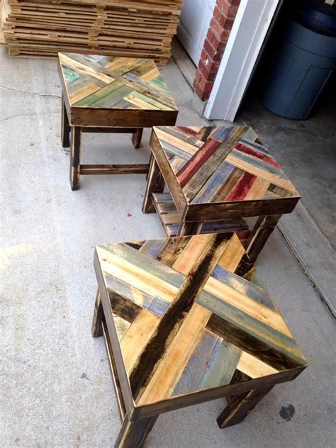 This diy wood pallet table /dining table / coffee table has wholly been achieved with pallets and has been burned for a rustic and antique wooden theme! DIY Pallet End Tables | Repurposed pallet wood, Wooden pallet furniture, Wood pallet projects