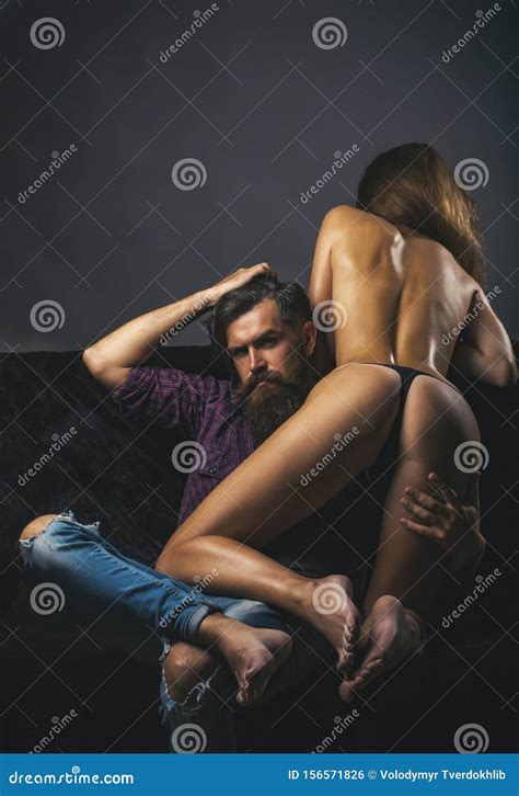 Pares Sensuais No Amor Na Pose Sexy Jogos Er Ticos Foto De Stock