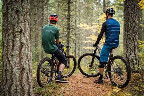 What To Wear Mountain Biking The Ultimate Guide Basic Planet