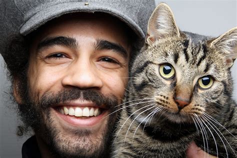 Men Holding Cats In Their Dating App Photos Might Not Lead To Dates