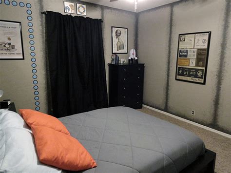 Gamer Creates An Incredible Portal Themed Bedroom