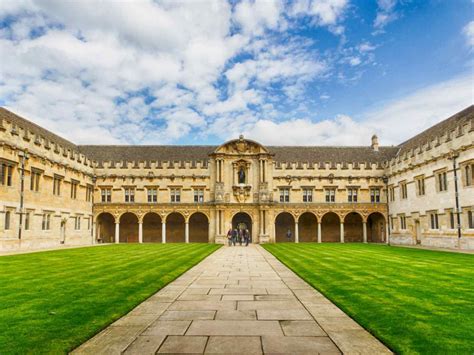 St Johns College Oxford Footprints Tours