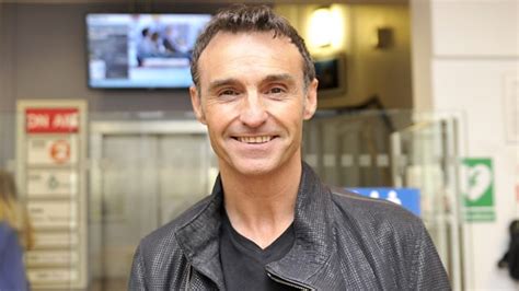 Aug 10, 2020 · marti pellow is best known for being the lead singer in scottish pop group wet wet wet. BBC Radio 4 - Saturday Live, Marti Pellow