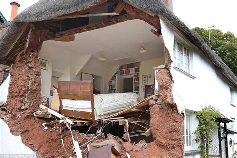Elderly Womans House Collapses Into The Street In Devon Daily Mail