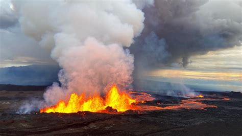 Hawaii Volcano Eruption Has Some On Alert Draws Onlookers