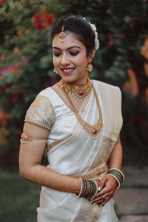 Photo Of Malayali Bride In Gold Jewellery And White Saree Kerala Hindu Bride South Indian