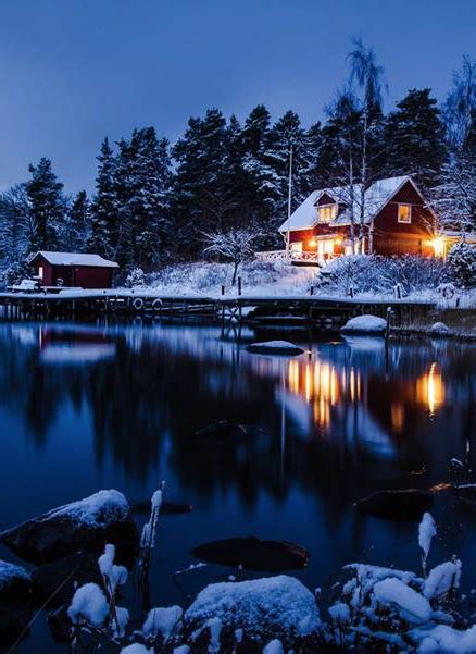 26 Lonely Houses In The Middle Of A Winter Wonderland