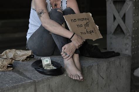 Barefoot Homeless Woman Bilder Und Stockfotos Istock