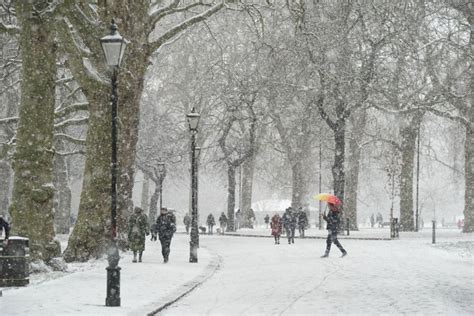 Heavy Snow Hits London As Temperatures Plummet Below Freezing Metro News