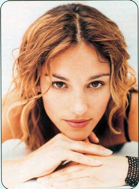 51 Hottest Amy Jo Johnson Big Butt Pictures Are A Genuine Meaning Of