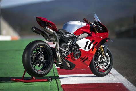 ducati panigale v4 r 2023 homologation special da 240 5cv superbike italia