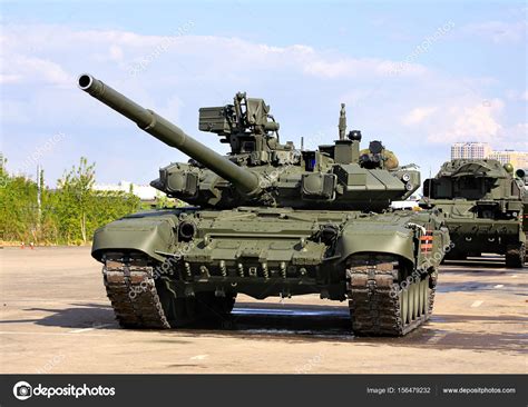 Tanque Ruso T 80 Fotografía De Stock © Pingvin121674 156479232