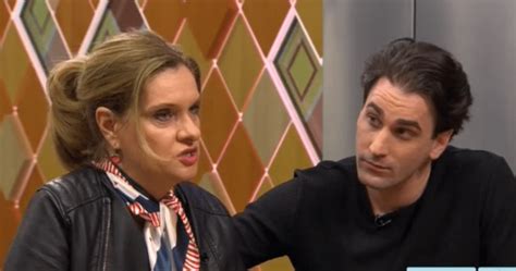 Szabó ádám elárulta, mit súgott neki a színpadon tóth gabi. Janza Kata anya-fia párost játszik egy darabban ...