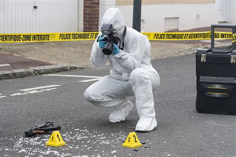 dans les secrets de la police technique et scientifique ville de lyon