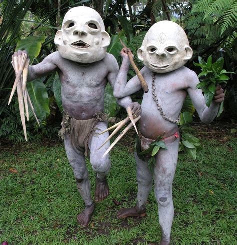 Mud Men Of Papua New Guinea Tribesman Reveal Centuries Old Tradition