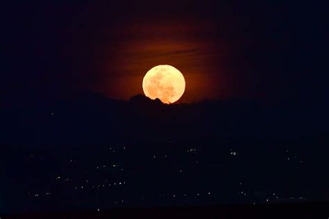 Look Supermoon Rises Above Philippine Skies Abs Cbn News