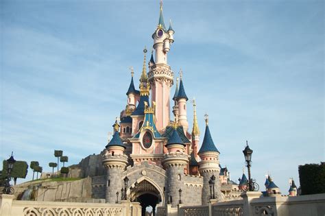 Disneyland Paris Has Swung Into Spring Wdw Fan Zone Disneyland