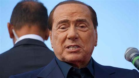 Silvio Berlusconi, hospitalizado por un inicio de neumonía bilateral