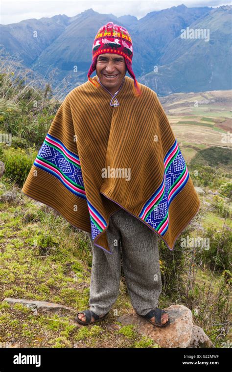 Vestido Tradicional Hombre Peru Fotografías E Imágenes De Alta Resolución Alamy