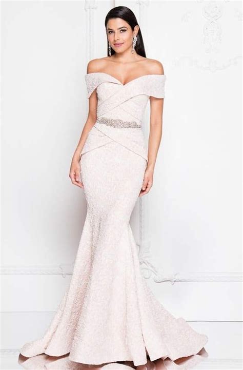 3 Styles Of Evening Gowns Perfect For Hourglass Figure