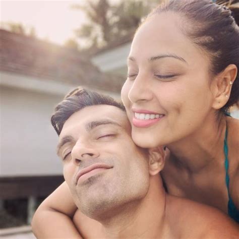 Bipasha Basu Wins Our Hearts With Her No Makeup Pics As She Enjoys Her Vacation With Hubby Karan