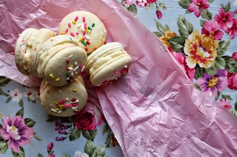 Floral Frosting: Funfetti Macarons with Rice Crispy Treat Frosting | Rice crispy treats, Crispy ...