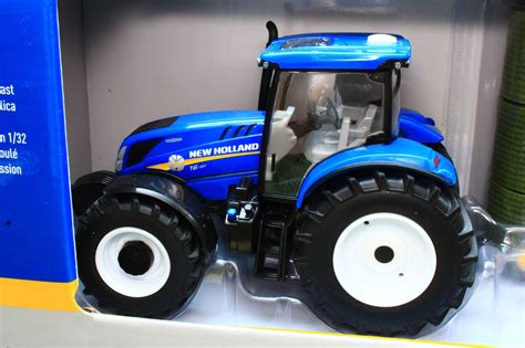 Ert13966 Ertl 132 Scale New Holland T6180 4wd Tractor With Nh Round B