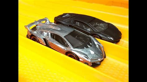 Race Lamborghini Veneno Vs Aventador Hot Wheels Youtube