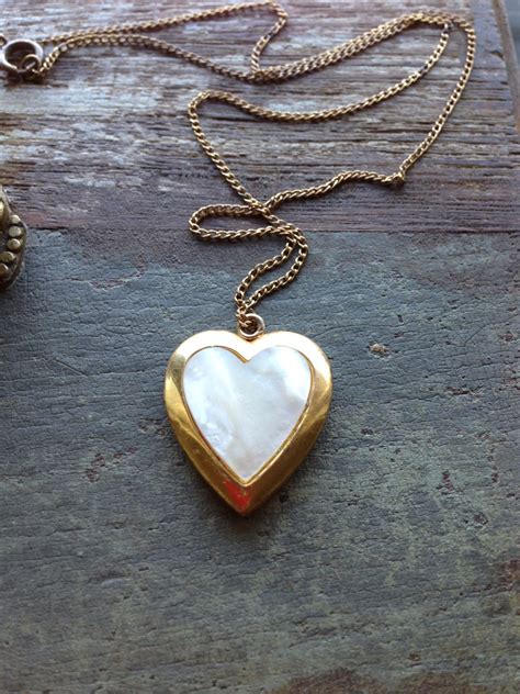 Memorystation Vintage Mother Of Pearl Gold Filled Sweetheart Locket Necklace Circa 1940s